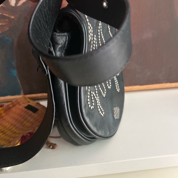 Vintage Harley-Davidson Mini Black Crossbody Bag with Silver Accents 8"x7"x1.5" - Picture 4 of 16